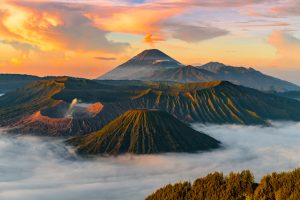 Ilustrasi Gunung Semeru. Freepik/jcomp