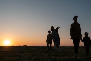 For many refugee families, safety is found not only in protection, but in the everyday care they provide for one another. Photo: Magnific.